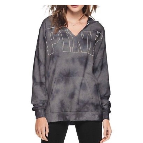 PINK Victoria's Secret Tops - 🖤🖤Victoria’s Secret Pink Hoodie